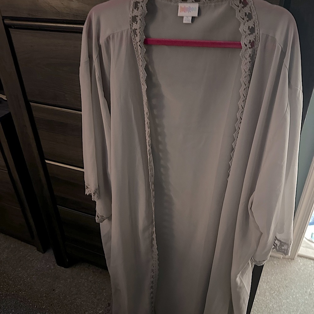 GENTLY LOVED LACE LULAROE SHIRLEY